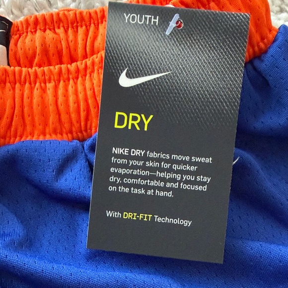Nike NBA Knicks Dry Fit Shorts Youth L (14/16) - Picture 5 of 8